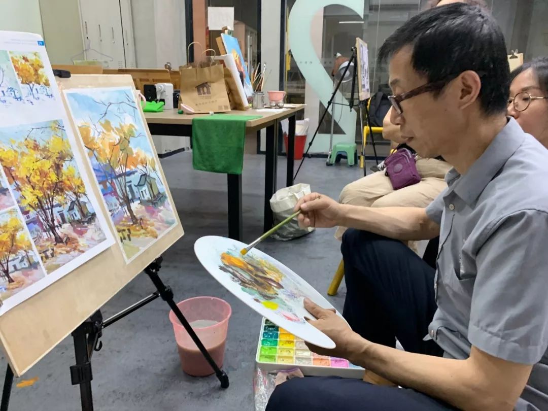 树华美术上课场景